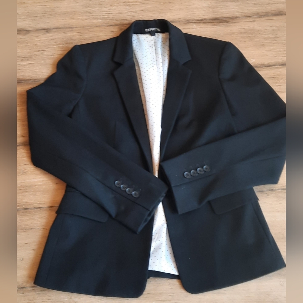 SUIT. WOMAN'S EXPRESS BLACK BLAZER SZ 8 AND BLACK LACE PANT, SIZE 8, CAPRI STYLE